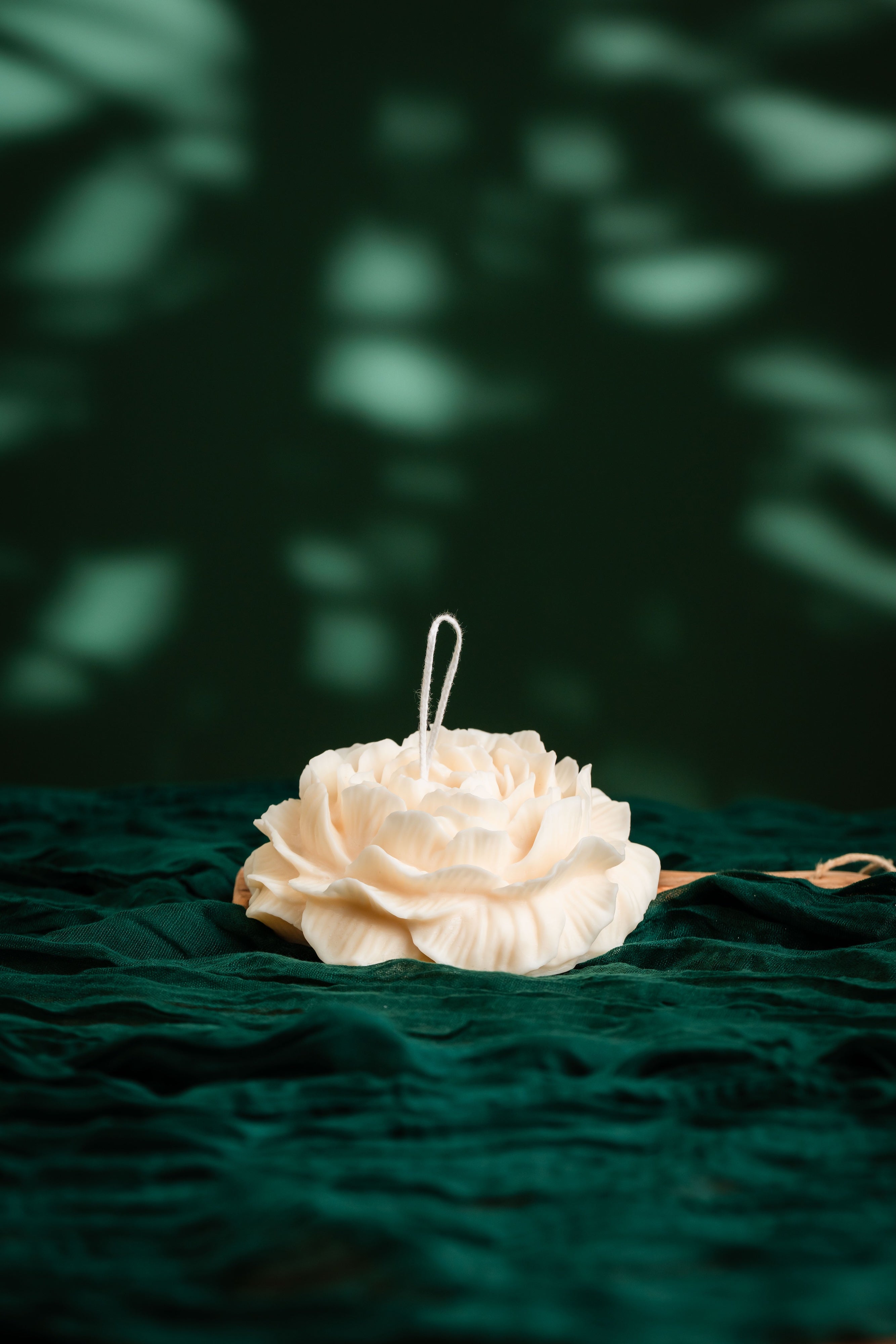 Large Peony Blossom Candle – Bold & Elegant Decor