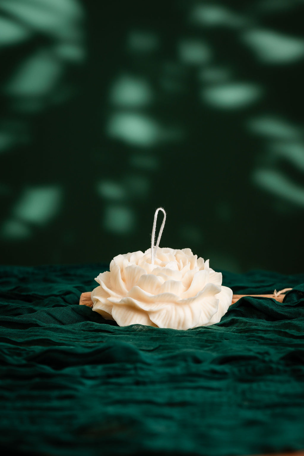 Large Peony Blossom Candle – Bold & Elegant Decor