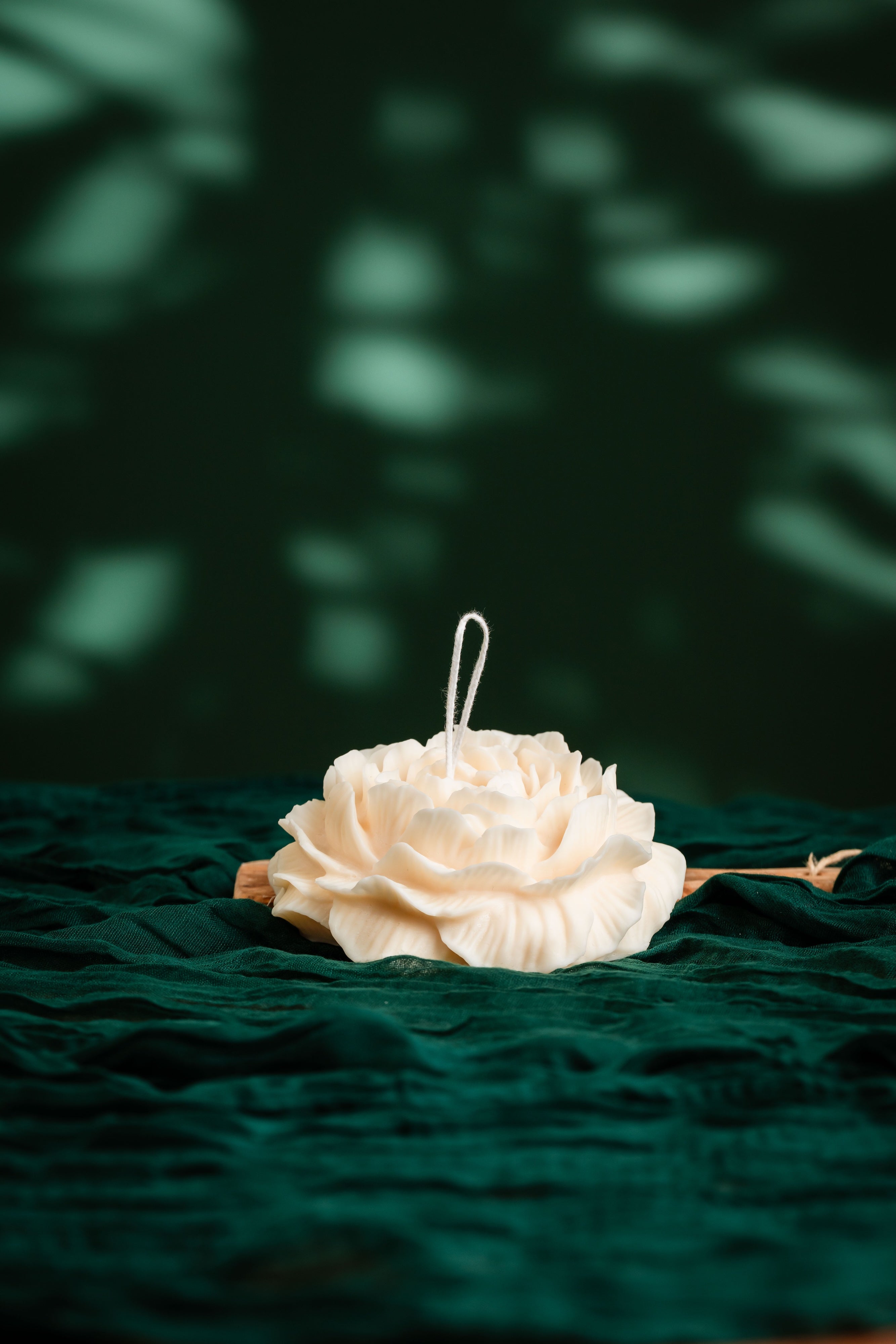 Large Peony Blossom Candle – Bold & Elegant Decor