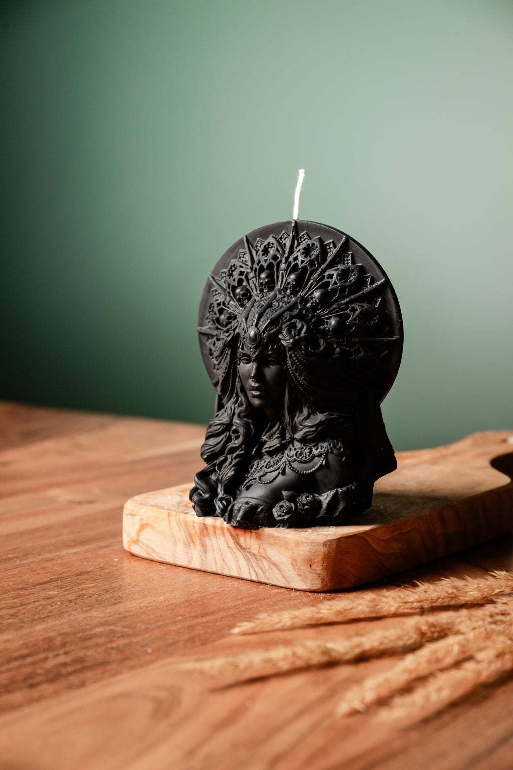 Skull Queen Candle – Hauntingly Elegant for Halloween