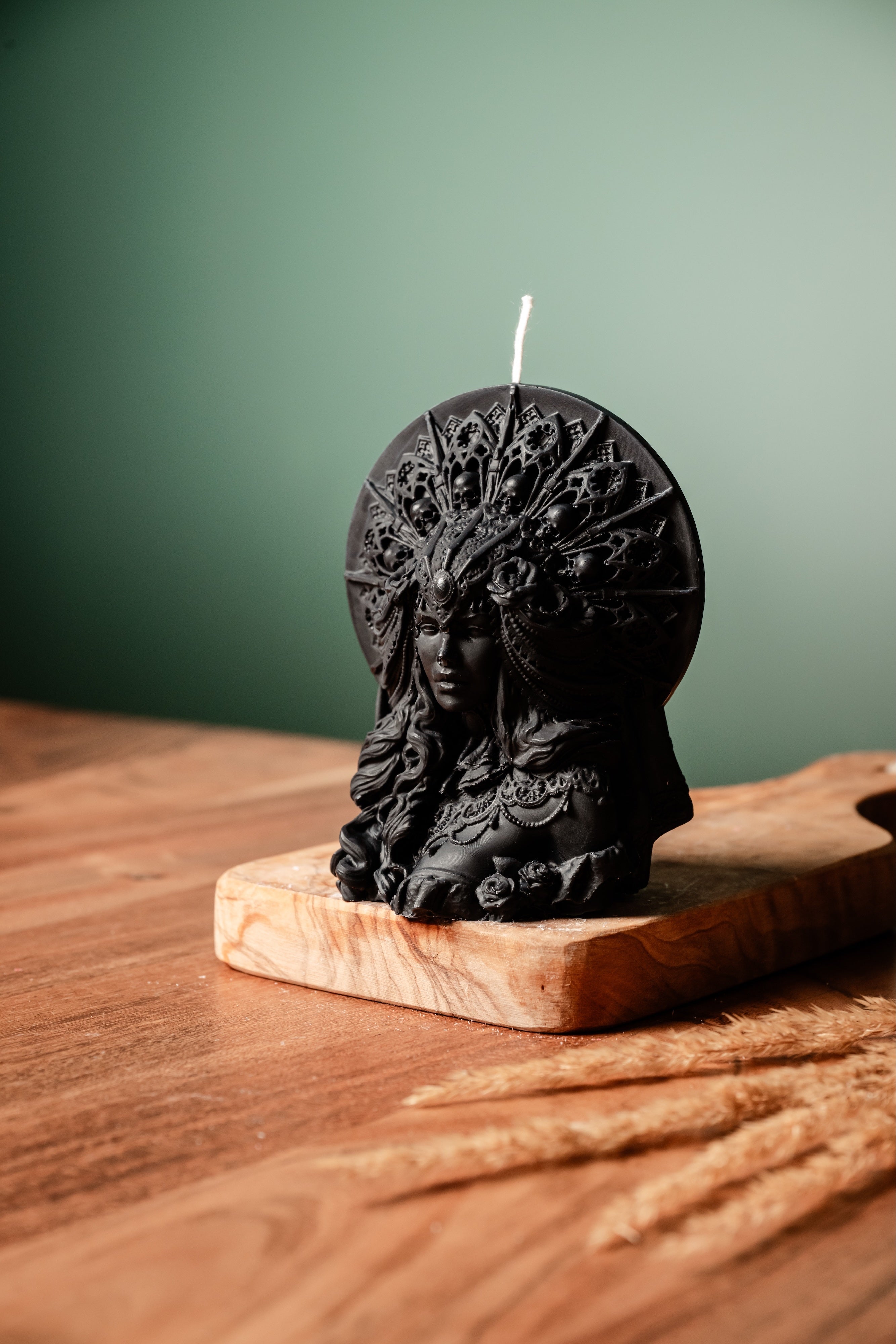 Skull Queen Candle – Hauntingly Elegant for Halloween