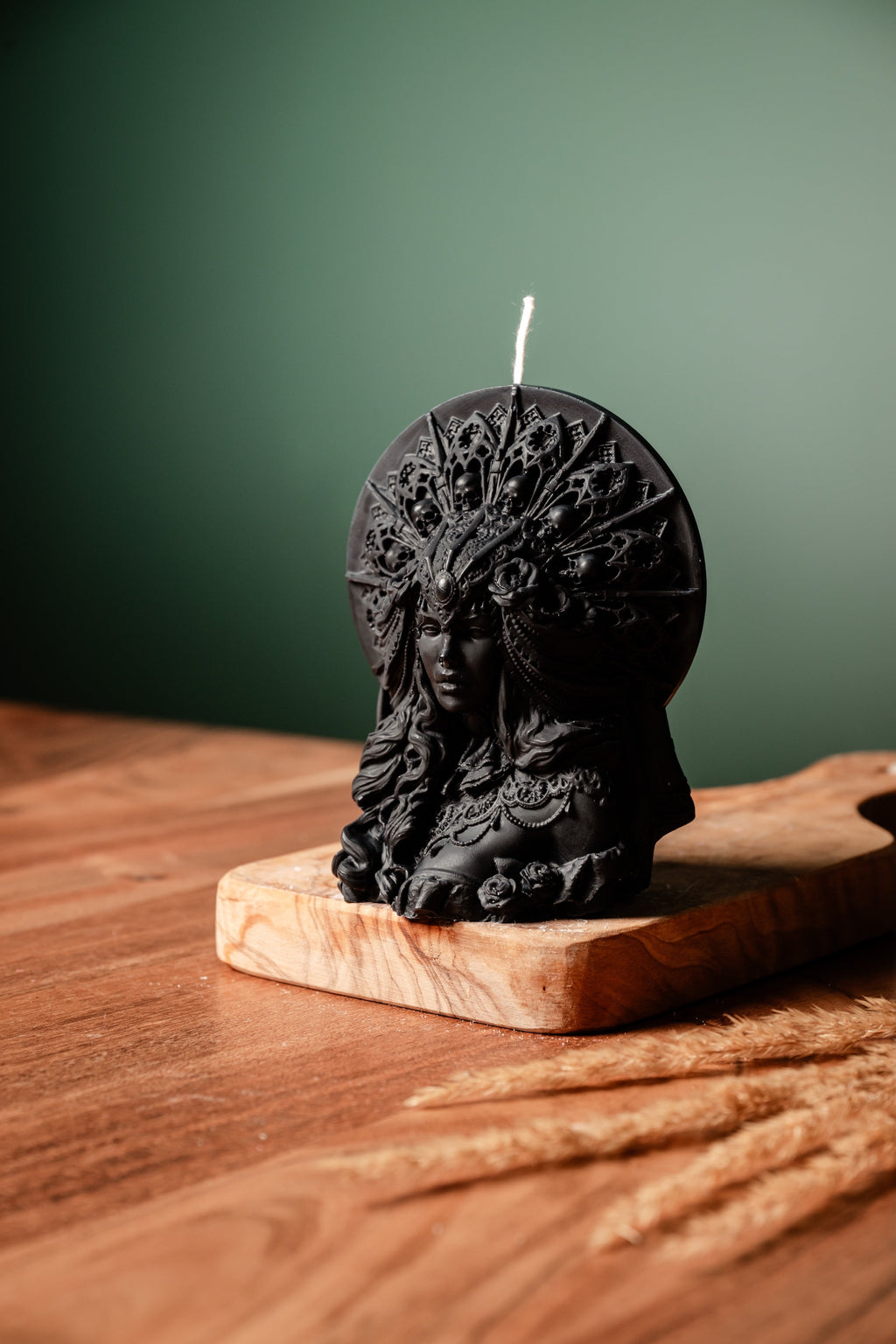 Skull Queen Candle – Hauntingly Elegant for Halloween